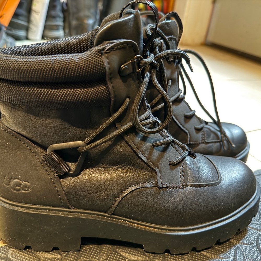 UGG Women’s Tioga Waterproof Hiker Boots, Black. Used a few times - Picture 4 of 4